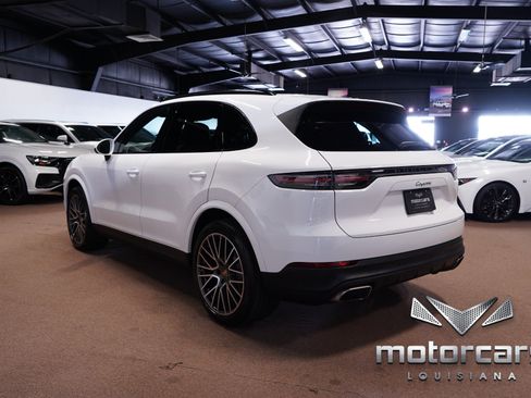 Used 2023 Porsche Cayenne AWD/4WD image 5