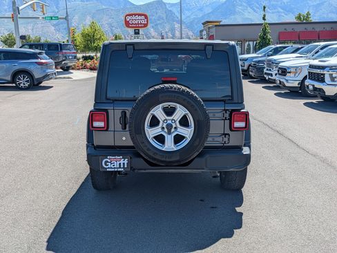 Used 2018 Jeep Wrangler Unlimited Sport S AWD/4WD image 7