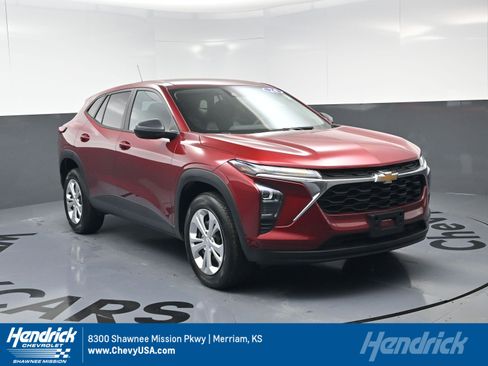 Used 2024 Chevrolet Trax LS w/ Driver Confidence Package image 1