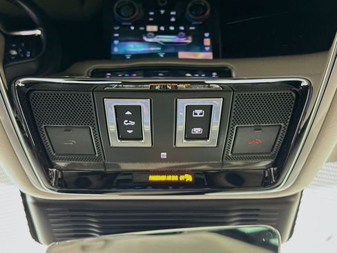 Used 2023 Land Rover Range Rover Velar R-Dynamic S AWD/4WD image 18