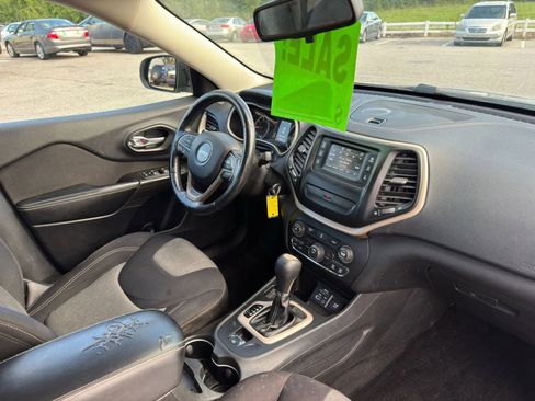 Used 2014 Jeep Cherokee Sport w/ Cold Weather Group image 3