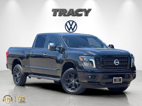 Used 2018 Nissan Titan SV w/ SV Convenience Package AWD/4WD image 1