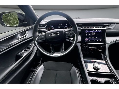 Certified 2024 Jeep Grand Cherokee L Altitude AWD/4WD image 8