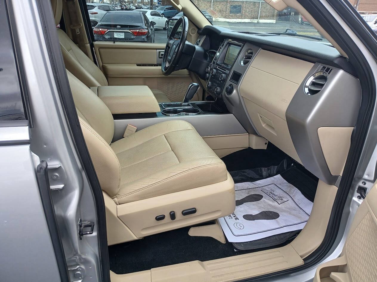 Used 2016 Ford Expedition Limited AWD/4WD image 16