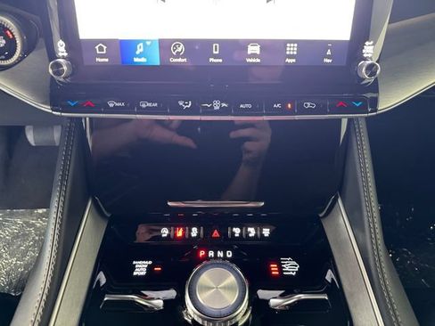 New 2026 Jeep Grand Wagoneer Limited AWD/4WD image 3