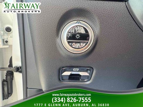 Used 2025 Mercedes-Benz C 300 4MATIC Sedan image 16