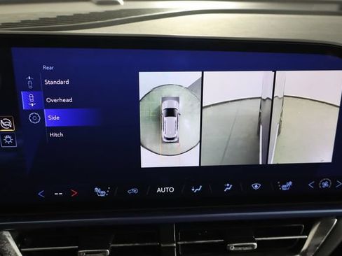 Used 2024 Chevrolet Equinox EV LT FWD image 37