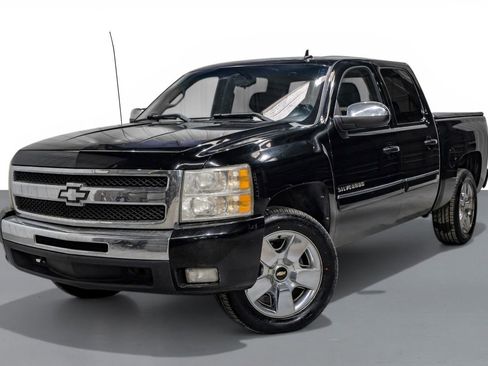 Used 2010 Chevrolet Silverado 1500 LT w/ Regional Value Package image 4