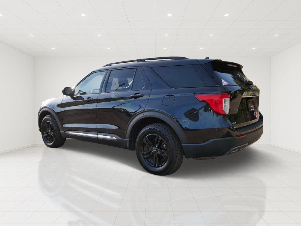 Certified 2022 Ford Explorer XLT w/ Equipment Group 202A AWD/4WD image 4