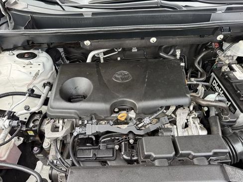Used 2021 Toyota RAV4 LE AWD/4WD image 31