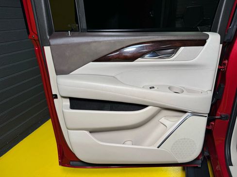 Used 2015 Cadillac Escalade ESV Premium image 21