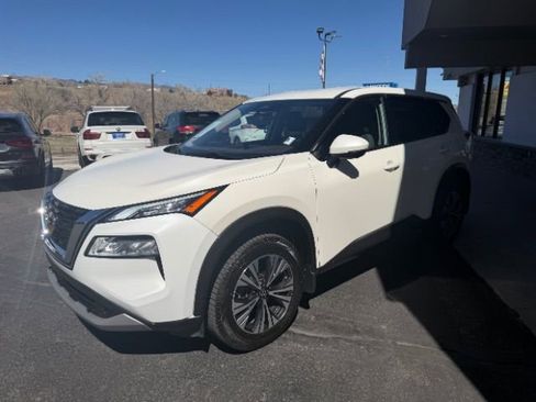 Used 2021 Nissan Rogue SV image 10