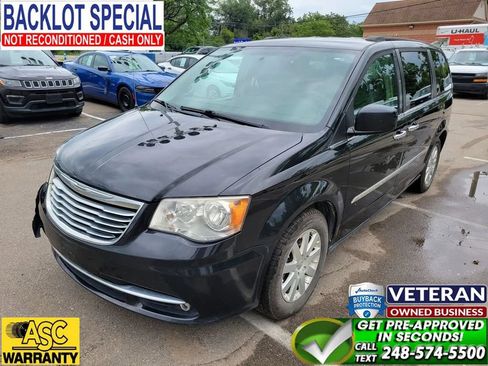 Used 2014 Chrysler Town & Country Touring w/ Driver Convenience Group FWD image 1