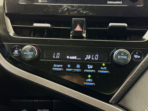 Used 2024 Toyota Camry SE image 16