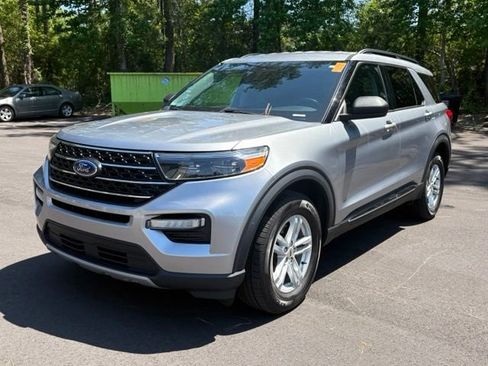 Used 2022 Ford Explorer XLT w/ Equipment Group 202A AWD/4WD image 1