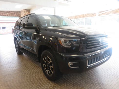 Used 2018 Toyota Sequoia TRD Sport AWD/4WD image 4