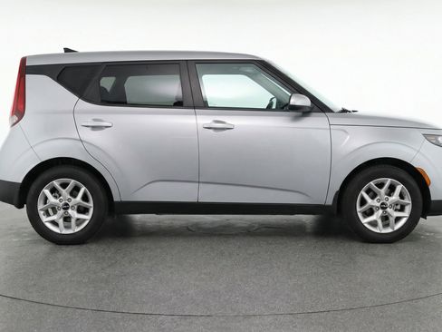 Used 2025 Kia Soul LX w/ LX Technology Package image 11