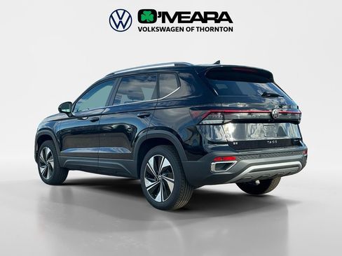 New 2025 Volkswagen Taos SE image 3