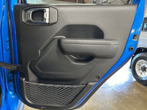 Used 2024 Jeep Wrangler Unlimited AWD/4WD image 26