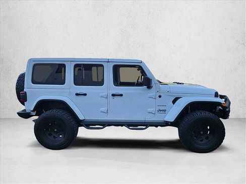 Used 2018 Jeep Wrangler Unlimited Sahara AWD/4WD image 4