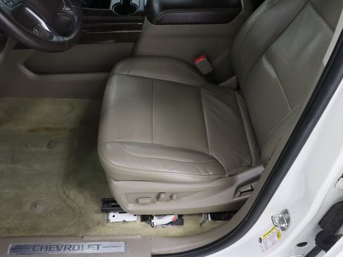 Used 2015 Chevrolet Suburban LT RWD image 15