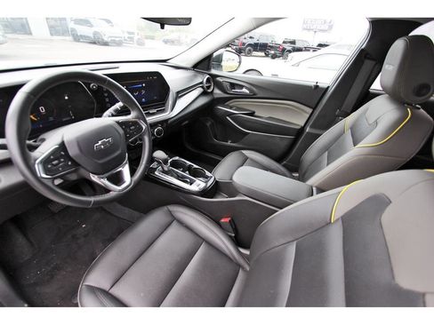 Used 2024 Chevrolet Trax ACTIV w/ Sunroof Package FWD image 33