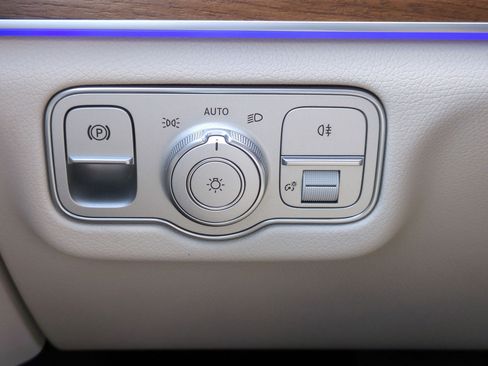 Certified 2024 Mercedes-Benz GLE 450e 4MATIC image 17