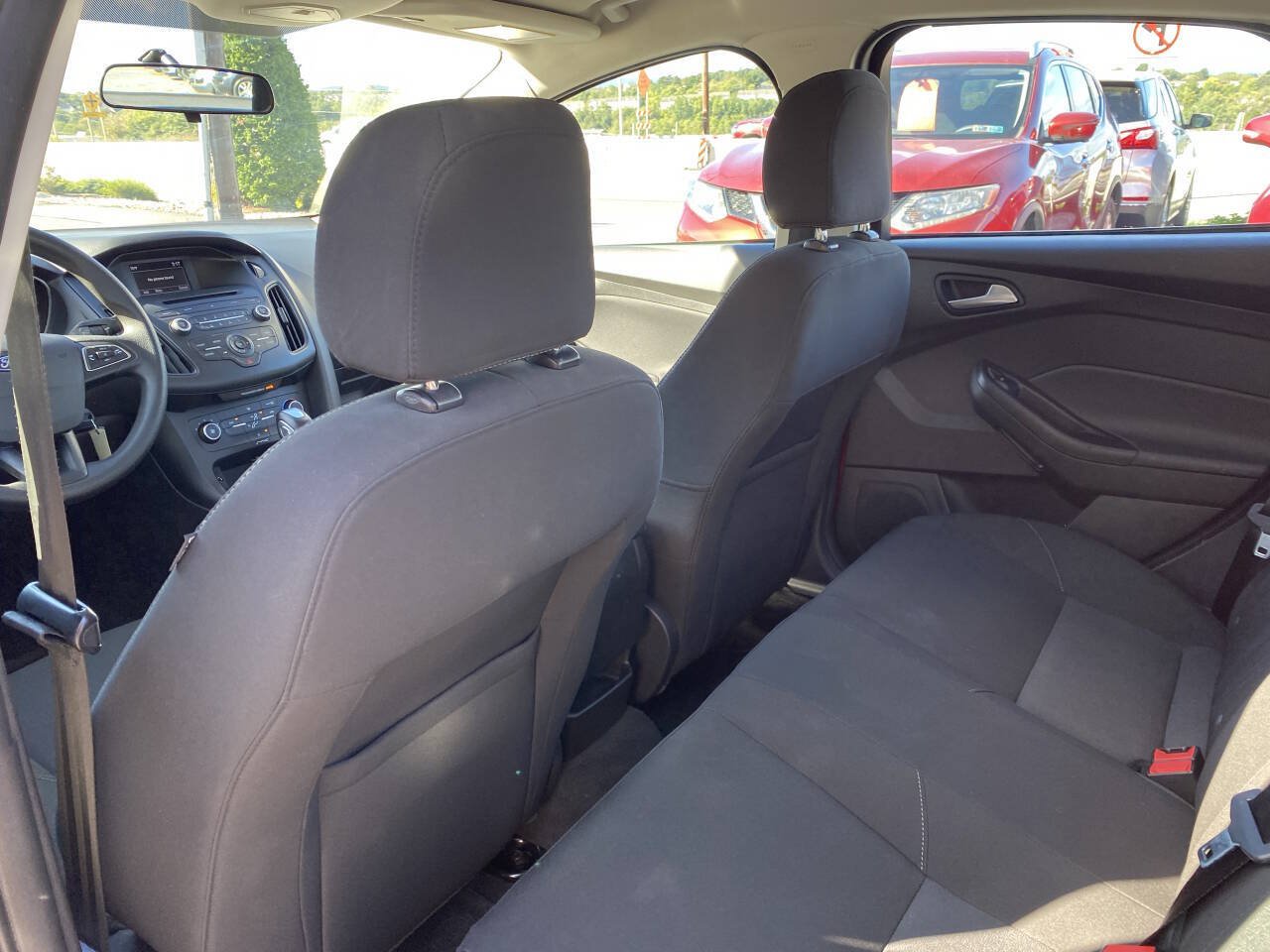 Used 2015 Ford Focus SE FWD image 14