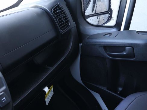 Used 2025 RAM ProMaster 2500 w/ Convenience Group image 15