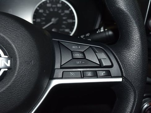 Used 2024 Nissan Altima 2.5 SV FWD image 9