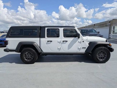 Certified 2025 Jeep Gladiator Sport AWD/4WD image 2