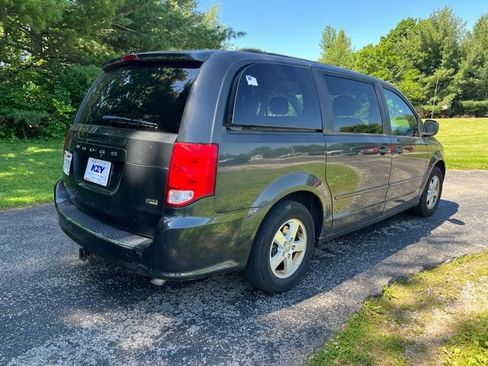 Used 2012 Dodge Grand Caravan SXT FWD image 3