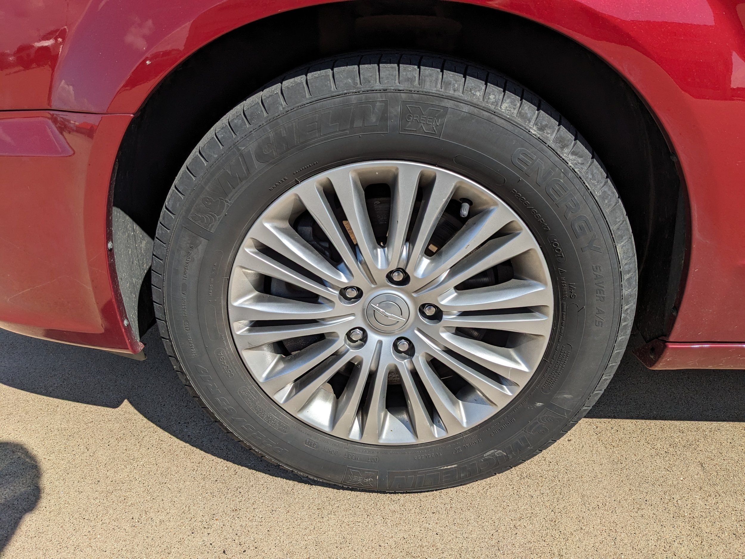 Used 2016 Chrysler Town & Country Touring-L FWD image 11