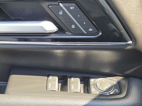 Used 2025 GMC Yukon XL Denali RWD image 30