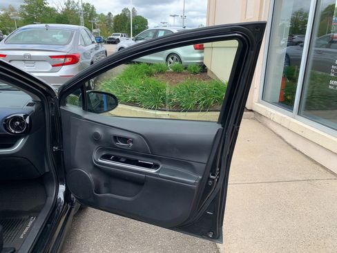 Used 2017 Toyota Prius C Two FWD image 33