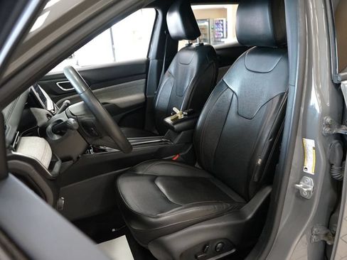 Used 2023 Jeep Compass Latitude AWD/4WD image 2