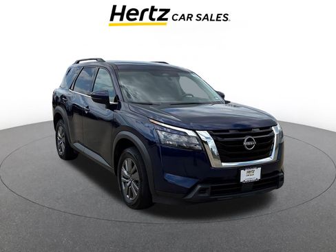 Used 2025 Nissan Pathfinder SV image 1