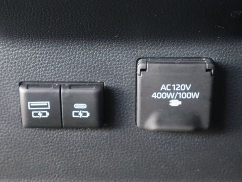 Used 2022 Toyota Tundra Limited AWD/4WD image 38