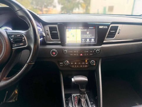 Used 2019 Kia Niro S Touring image 14