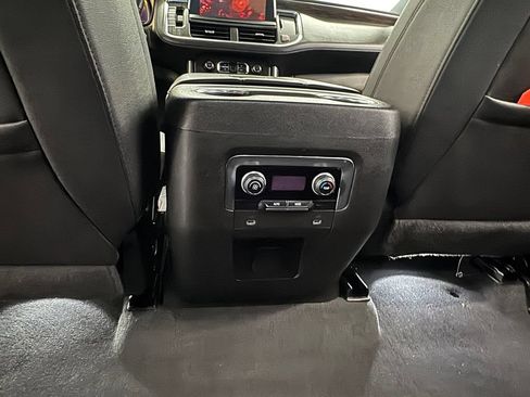 Used 2023 Chevrolet Suburban Z71 AWD/4WD image 40