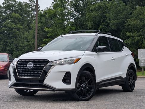 Used 2024 Nissan Kicks SR w/ SR Premium Package FWD image 4