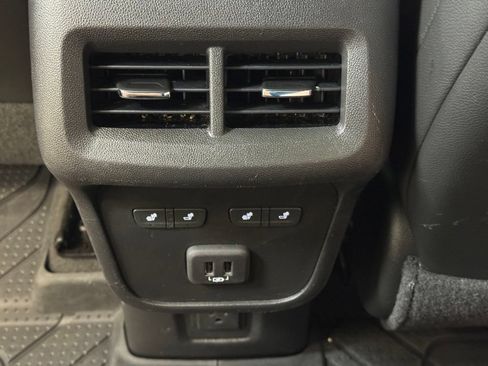 Used 2023 Chevrolet Equinox Premier AWD/4WD image 25