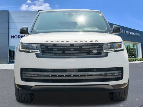 Used 2024 Land Rover Range Rover SE AWD/4WD image 2