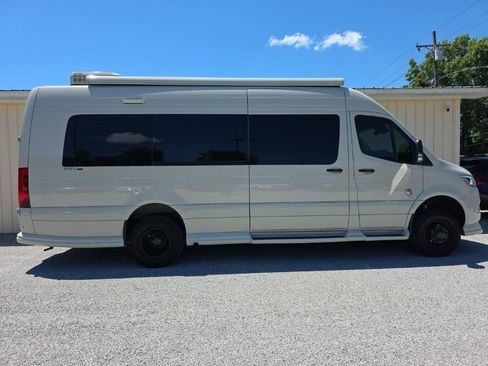 Used 2024 Mercedes-Benz Sprinter 3500 image 9