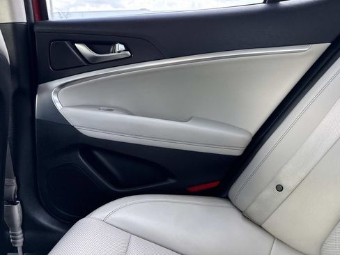 Used 2020 Genesis G70 2.0T RWD image 18