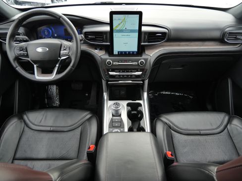 Used 2020 Ford Explorer Platinum w/ Premium Technology Package image 10