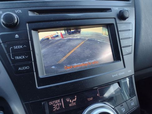 Used 2014 Toyota Prius V Three image 22