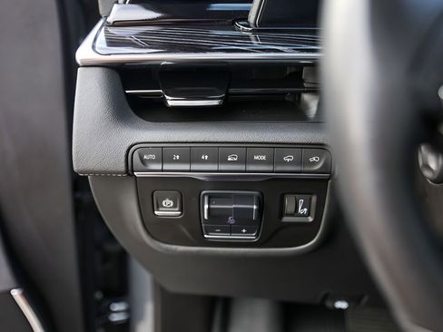 Used 2021 Cadillac Escalade ESV Sport w/ Driver Assist Tech Package AWD/4WD image 16