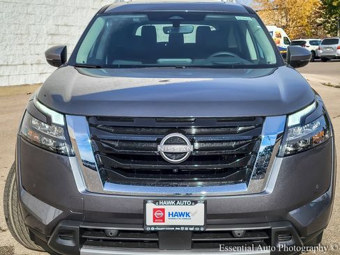 New 2025 Nissan Pathfinder Platinum image 4