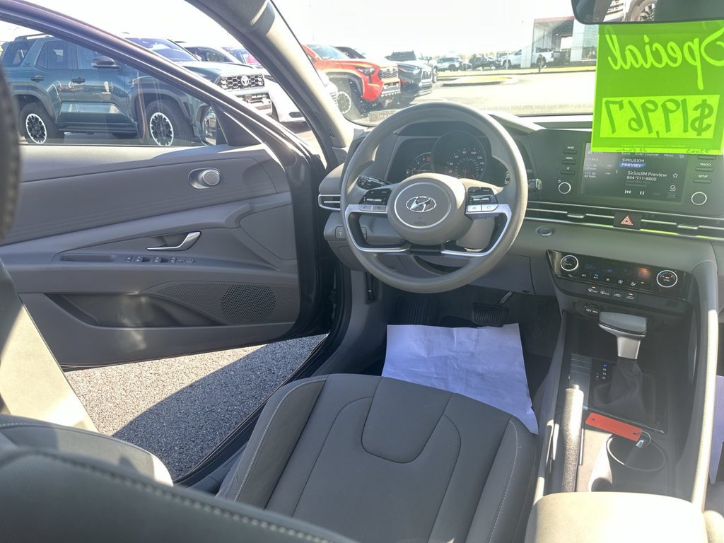 Used 2023 Hyundai Elantra SEL FWD image 15